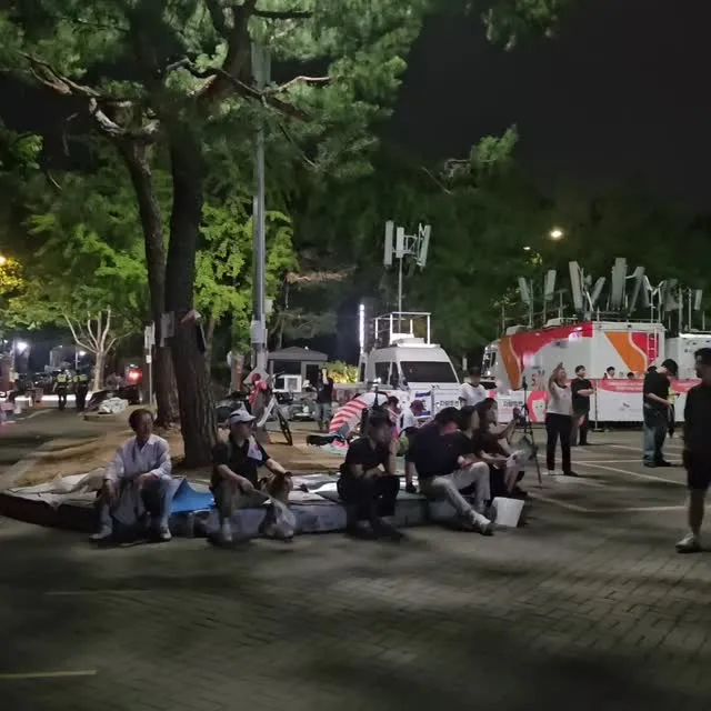 12시가 되어도 외치는구나... 감사합니다. 
애국시민 여러분!