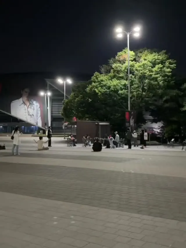 비오는날에도 새벽4시반에도 평일에도 주말에도 불철주야 24시간 지키고 계신분들 응원합니다. 대여섯번 째 조용히 가보고 비품실에 있던 제로콜라 음