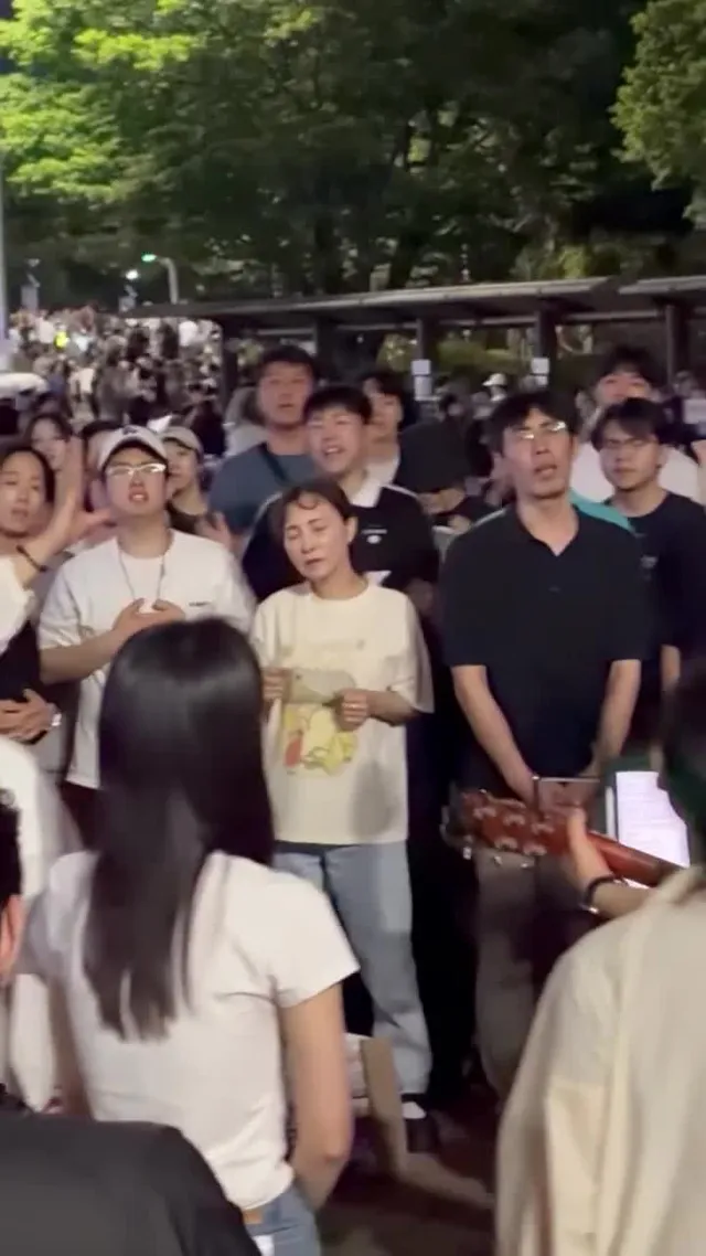 종교를 떠나, 신앙의 힘을 빌려 함께 하는 모습이 감동이다.