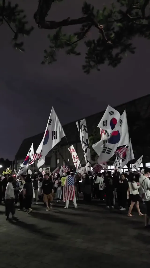 저는 이대로 가다간 
자유민주주의 대한민국이 아닌
조선인민민공화국에서 살 것 같아
용기내어 목소리 내기 시작한 시민입니다

저는 부정선거 재선거