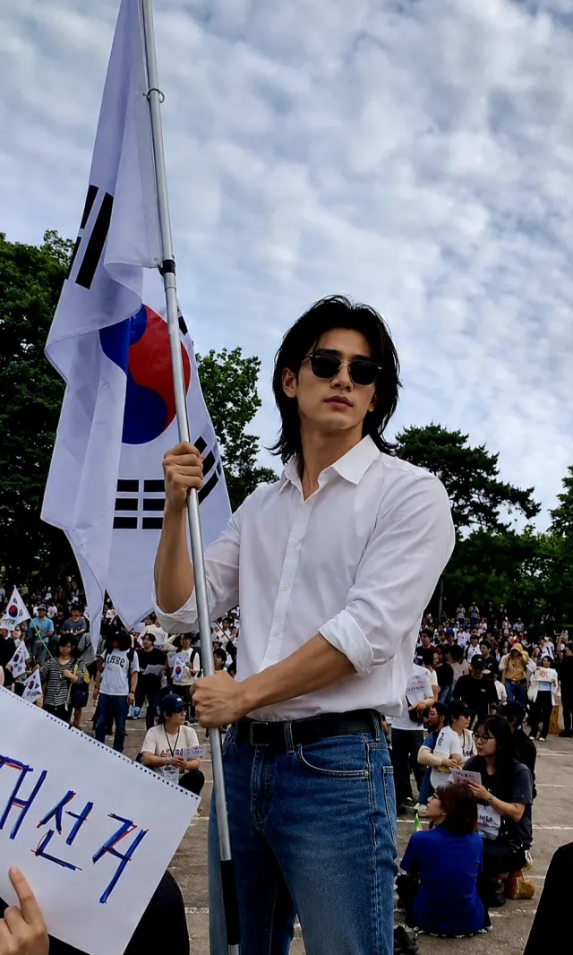 올공에 충북도지사 김영환 후보 왔더라.
선거무효 소청하고, 전국 재선거 요구했잖아. 이거 장동혁 대표님께 힘 실어주는 거거든.
그래서 가서 인사