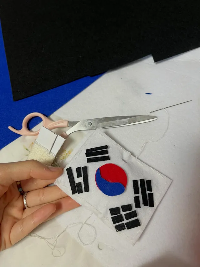 아침부터 꼼지락중
태극기인형 만들어요 🫳🏻🫳🏻