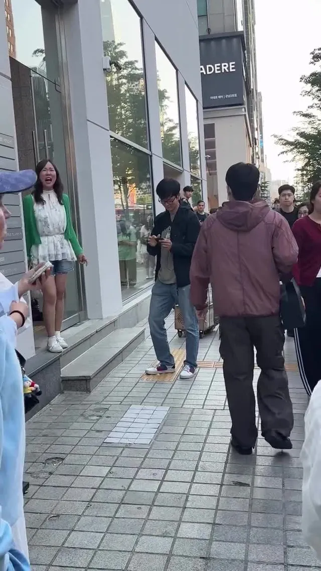 이 여자분 저번에 강남역에서 어떤 남자분잡고 싸우시는거 봤는데 뭐죠...?