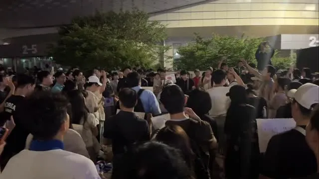올림픽공원에 외쳐지는 그 이름
주님만이 왕이십니다