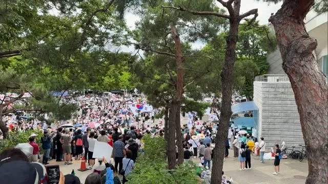 현 시각(26.06.21, 16:00)올공 현황입니다.
최대한 시민분들 얼굴 찍히지 않게 찍으려다 보니
많은 걸 담을 수 없는 점 양해 부탁드려