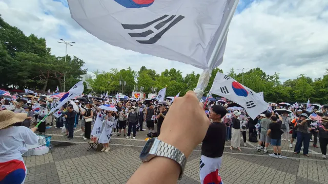 "어차피 망했어.
나 하나 바뀐다고 뭐가 달라져."

인생의 번아웃 한가운데,
저는 그렇게 살았습니다.

알아볼 생각도 없었고,
몰랐기에 그냥 