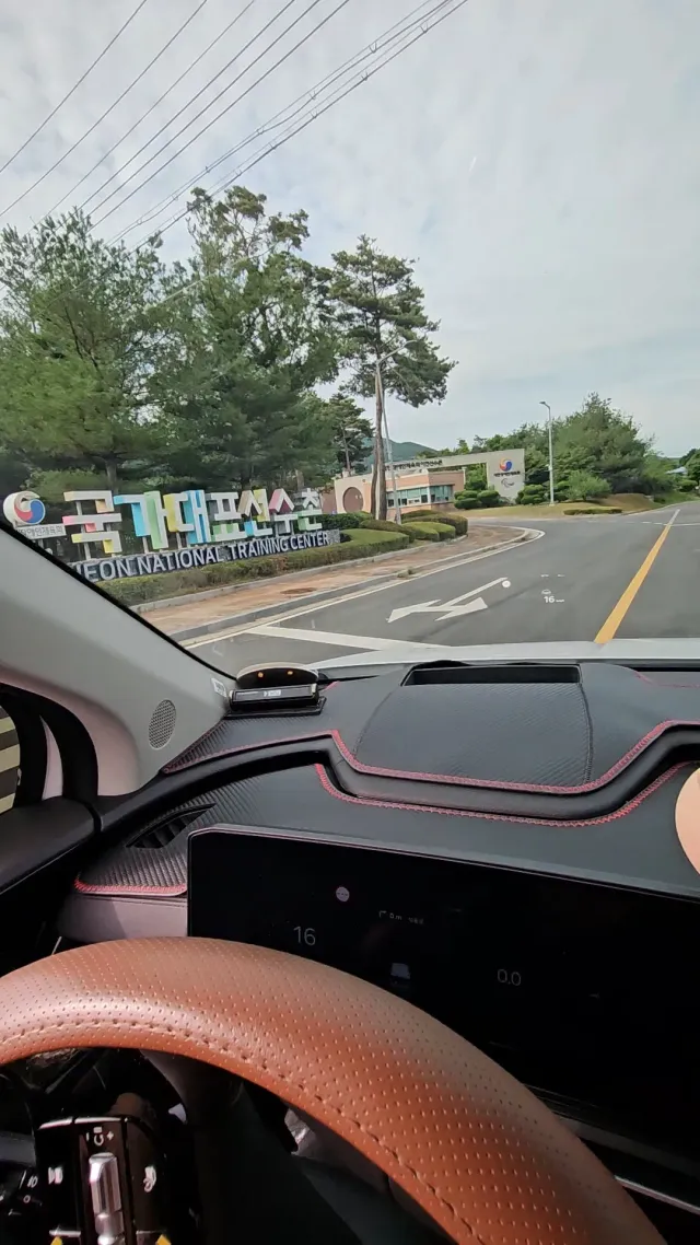 5번째 참여 여전히 뜨겁다
더워서 부채질해주신 어르신 감사합니다!
부정선거 재선거 뱃지 주신 어르신도 감사합니다!
현생으로 다시복귀 갈때마다 감