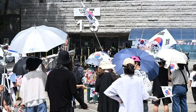 38개국 선수 왔는데 잠실 봉쇄… 핀수영대회 겨우 개막

서울 송파구 올림픽공원 핸드볼경기장을 17일째 봉쇄하고 있는 잠실 재선거 요구 시위 여
