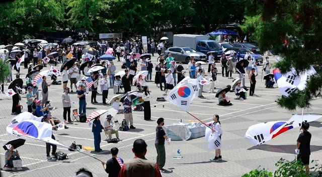 "올공 유치원 파이팅"…멸공·부정선거 외침 속 17일째 시위

"올공 유치원 파이팅"…멸공·부정선거 외침 속 17일째 시위, 투표용지 부족 규탄