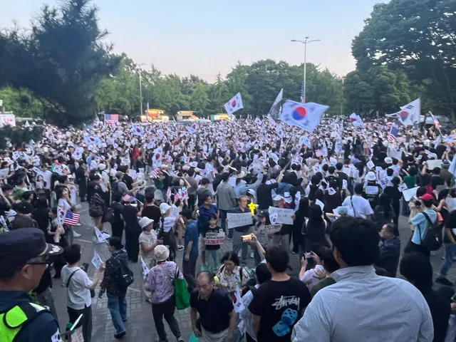 얼론이 진실을 알리질 않으니 우리가 널리널리 알려하야하는데 7.7 부터는 이렇게 공유하고 알리는 것도 못 하게 될까봐 너무너무 무섭고 우울해요
