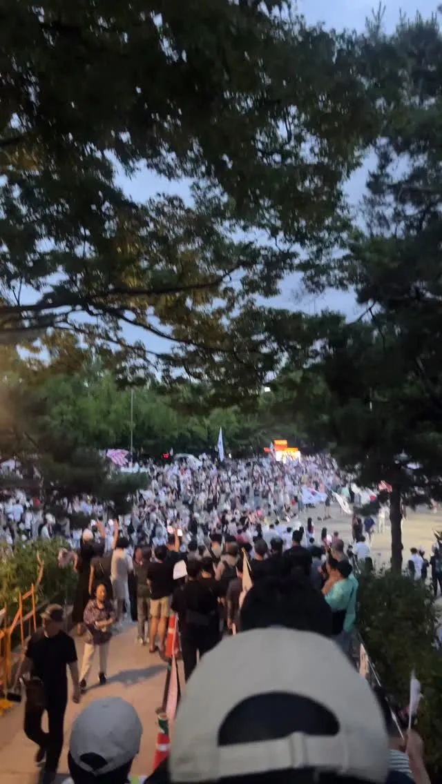 6/21(일) 오후 8:04

저번주 보다 더 인원이 많아졌네요!!
부정선거 재선거 당일투표 수개표🇰🇷