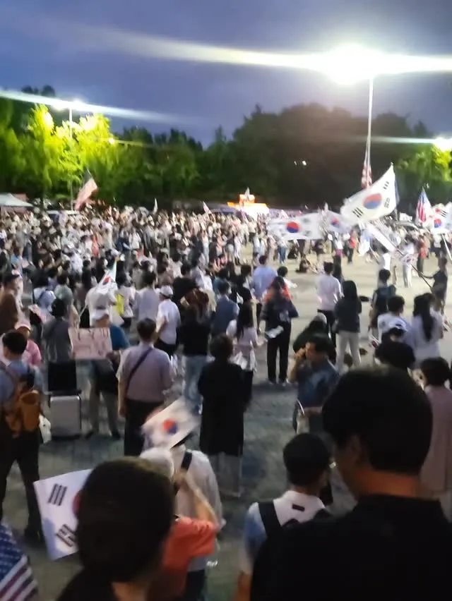 오늘도 엄청 많다!!
(김현태 단장님, 전한길 선생님도 봄)
