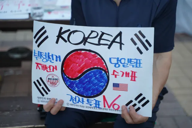 모두가 일상으로 돌아갈 날을 기다려
6.21 올공 스케치
어르신께는 동의 받고 찍었음
마지막 봉사자분은 피켓만 찍고 있었는데
V 하시길래 같이 