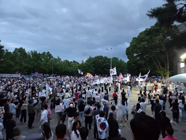 주말엔 휴식이 필요해서 퐁당으로 가는데도
오늘 선뜻 집나가고 싶은 마음이 들지 않더라🥺

느지막히 가니 봉사자가 충분하대서
오랜만에 피켓존으로