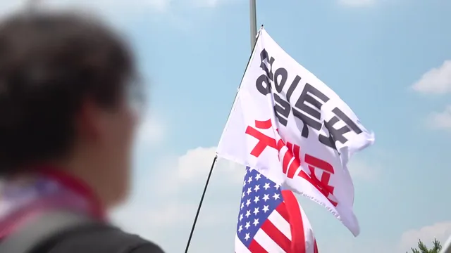 개표소 봉쇄 17일째...공연·체육계 피해 '눈덩이'

6·3 지방선거 투표용지 부족 사태를 규탄하는 잠실 개표소 봉쇄 시위가 17일째 이어지고