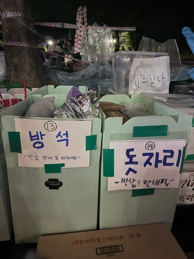 🌱올공 소식 🌱

어제 폭우 쏟아진거 맞나요?

비에 비품 젖을까봐 천막으로 비닐로 

급하게 덮어 뒀던 비품들 ☔️

이리저리 뒤엉켜 있던