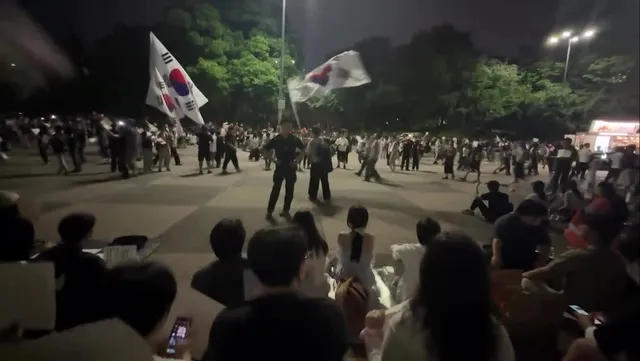 1-1 
나도 처음에 앉는거 조금 그랬는데
앉는거 아무나 상관없어
앞쪽에 쭈욱 계속 앉으면돼