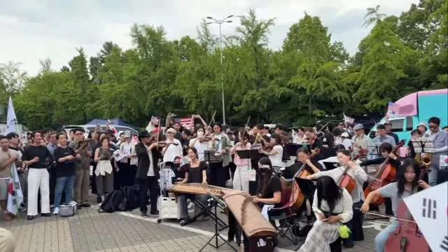 🇰🇷아름다운 나라 - 애국가 - 아리랑🇰🇷

오늘은 운좋게 시간이 맞아서 오케스트라에도 참여했는데
소프라노 선생님의 아리랑에 눈물이 왈칵