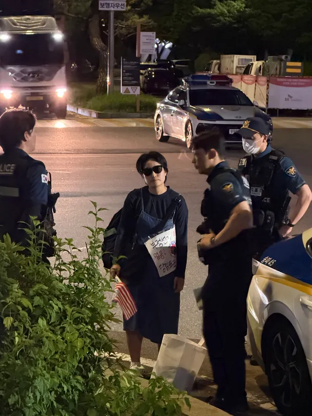 오늘 올공 어수선 합니다 ..

위험한 장면들이 많이 보이는데 

불안한 월요일 아침 밝아옵니다

화력을 붙여 올공을 지켜주세요 

가장 취약한