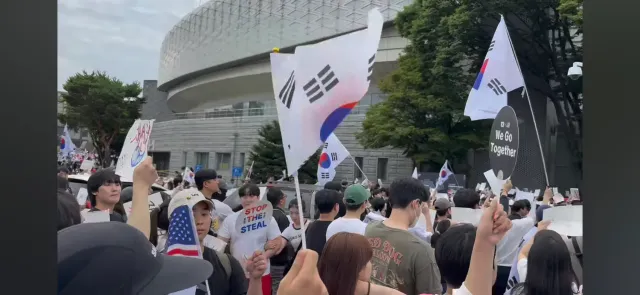 잠실개표소 사람들 진짜 많은데 뉴스에선 계속 숨기는구만