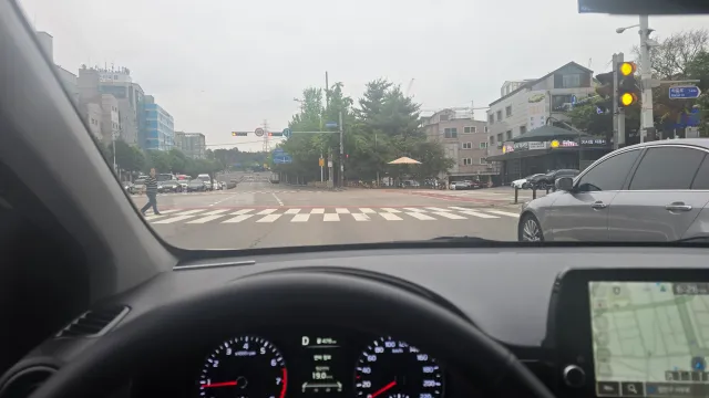 새벽기도가 끝나고 올공 가는 길

나에게 이런 체력이 있음에 감사
올공에 갈 시간이 있음에 감사
그리고 타고 갈 자동차가 있음에 감사