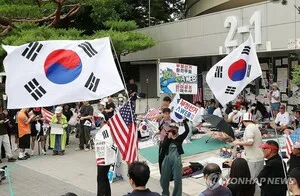 '전문시위꾼'이 올림픽공원 시위대에게

[미디어스=아이스홍시] 집회가 이렇게 보편성을 획득한 적이 있었던가. 집회는 언제나 노조, 전문 시위꾼,