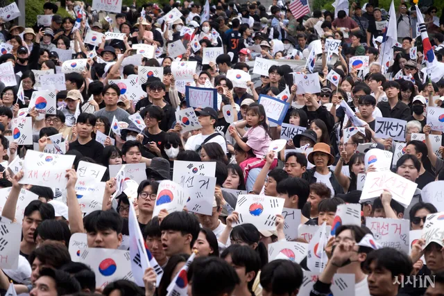 2026년 6월, 한국의 젊은 우파들이 정치적 효능감을 경험했다

6월7일 일요일 오후 3시30분, 서울 지하철 5호선 올림픽공원역 3번 출구에
