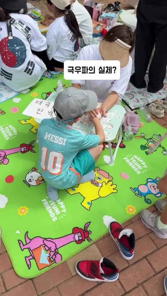 올림픽 공원에 메시(입은 내 아들) 등장! 

올공유치원 🐥

팔찌만들기 
태극기그리기
페이스페이팅 등등

그리고 아이들 간식까지 감사합니다.