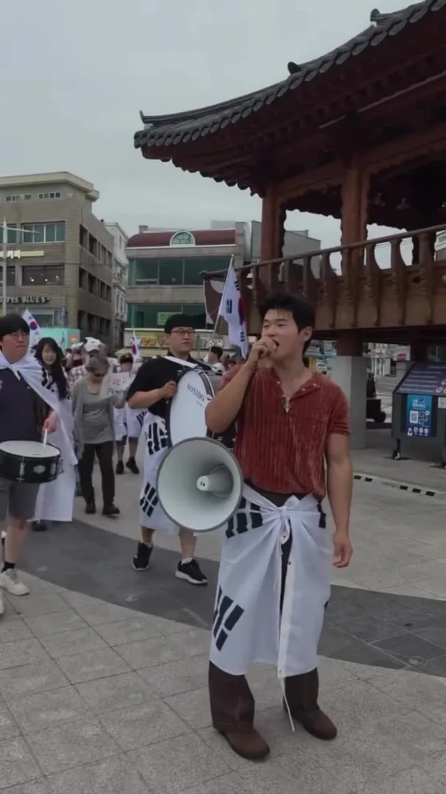 여기는 경남 통영입니다🇰🇷🇰🇷🇰🇷🇰🇷

잠실에서 집회를 계속해서 이어나가 주시눈분들께
진심으로 깊은 감사의 마음을 전합니다…!!!