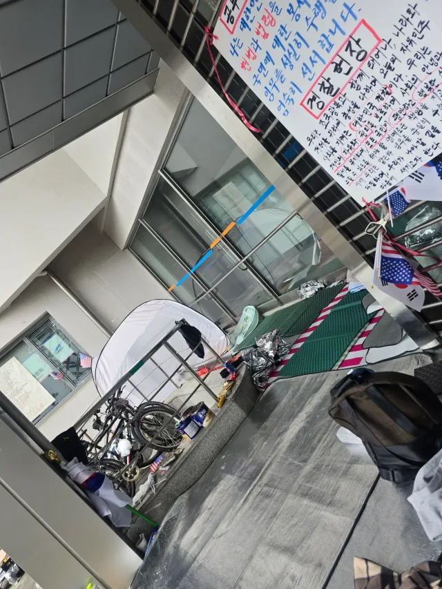 저 시험보러 가야하는데 1-5에 진짜 사람이 한명도 없어요 여기 아무도 말 안걸고 그늘져있고 구호에 적응하면 잠도 잘와요