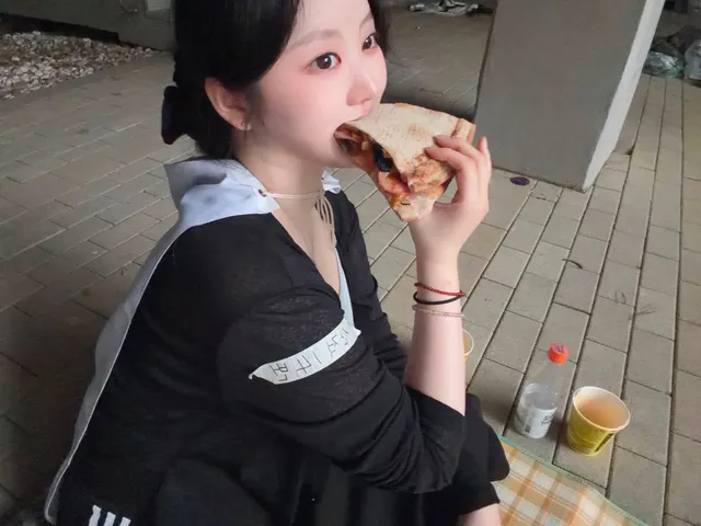 260620-260621

산적14의 주말 올공 기록
주말에는 진짜 발 디딜 틈도 없이 모여서 더 감사하고 행복하다!
절대 빈속, 빈손으로 보내