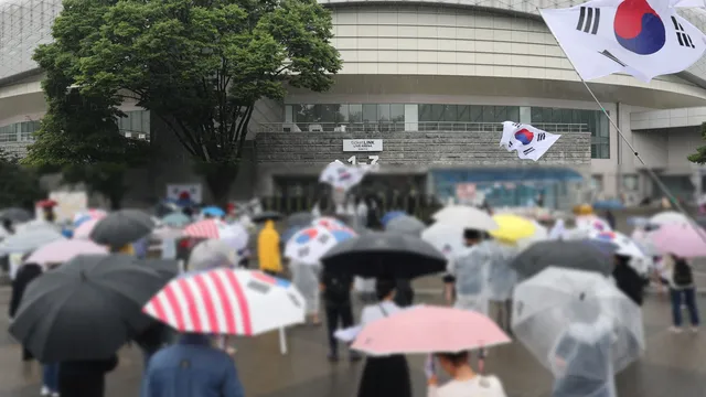 [속보] 경찰 "잠실 개표소 관련 36건 수사...업무방해 등"

경찰이 봉쇄 시위가 이어지고 있는 잠실 개표소 현장에서 발생한 불법 수색과 업