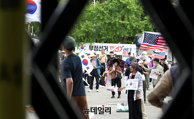경찰 "대한체육회 출입 방해 엄정 수사" … 업무방해 2명 출석 요구

경찰이 올림픽공원 핸드볼경기장 내 대한체육회 출입을 방해한 집회 참가자들