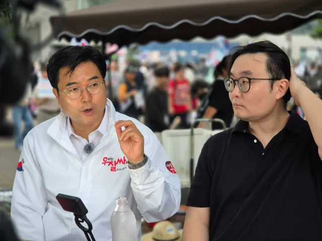 ● 잠실에서 민주항쟁. "부정선거 재선거! 당일투표 수개표!" 

● 강남에서 공소취소 특검법 반대집회. 국민에게 담담하게 알린다. 

잠실, 