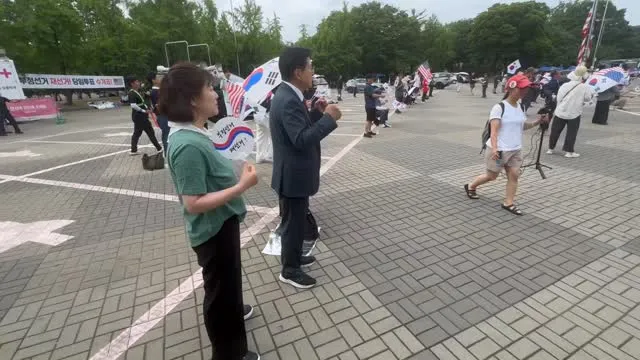 당사 출근 전 올공 핸드볼경기장에 들려서 시민들을 격려하는 황교안 대표!