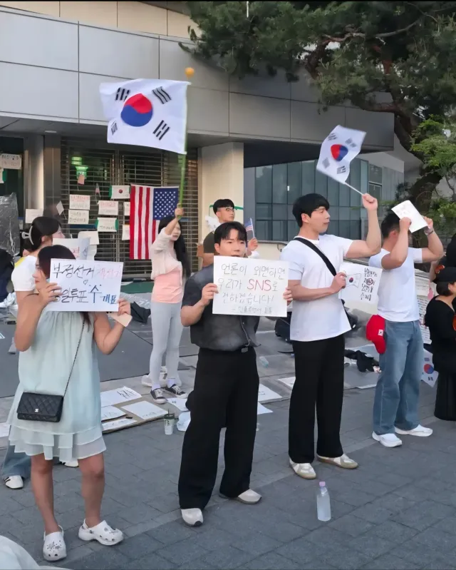 🇰🇷언론이 외면한다면 인플루언서들이 직접 행동합니다. 진실을 향한 우리의 걸음, SNS로 더욱 크게 퍼져나갑니다.

📍 위치는 지도를 참고