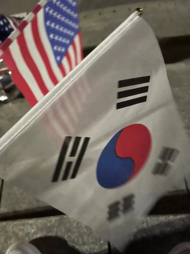 올공갈 때 마다 다들 쓰레드 이야기하셔서 처음 깔아봤습니다

우파친구 구해요 . 올공 같이 외치러가요 멸공 !