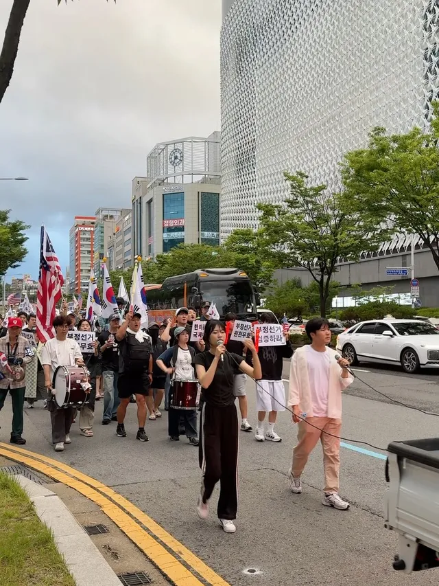 6.20 대전 선관위 행진🐵

비가 오나 눈이 오나 우리는 멈추지 않는다🔥🇰🇷‼️