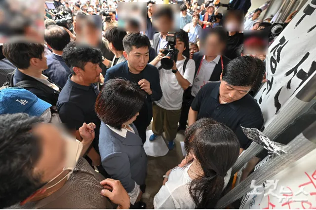 봉쇄 시위, 또 국대 울렸다…'태극마크' 없이 세계대회 출전

대한민국 핀수영 국가대표 선수들이 안방에서 열리는 세계선수권대회에 태극마크 없이 