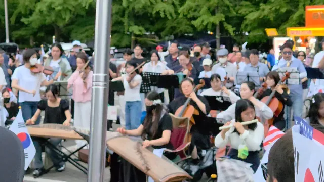 잠실 민주화 운동...

Patriotic Civil Orchestra Performance...

하나님이 보우하사 우리 나라 만세!

Kor