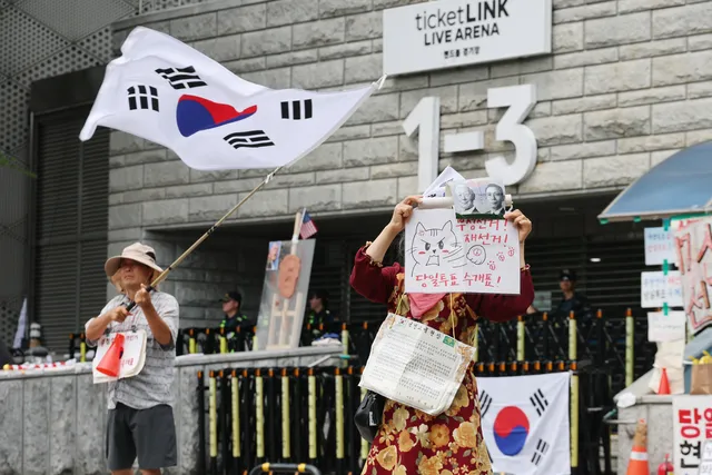 잠실 시위에 ‘신중론’ 꺼낸 경찰청장 대행…피해 누적과 직원 고립에...

유재성 경찰청장 직무대행이 22일 잠실 개표소 봉쇄 시위 상황과 관련