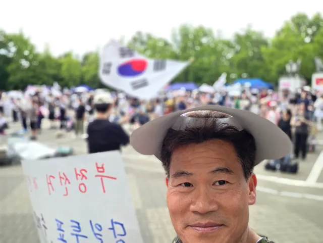 6.22.월요 오후 4시 현장 사진과 영상인데 "부정선거 재선거, 당일투표 수개표" 외치다가 배 고파서 식당와서 이제 올립니다.
6.3부정선거 