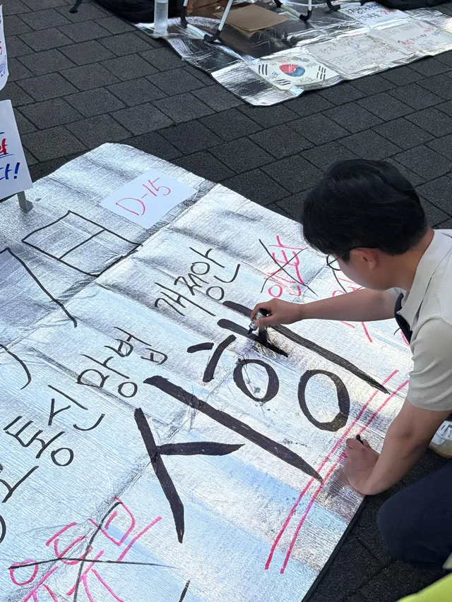 여러분,
7월 7일부터 제 수업 공지가 올라오지 못할 것 같습니다.

정보통신망법 개정안이 “시행”되기 때문에요.

검토, 통과 같은 게 아니라