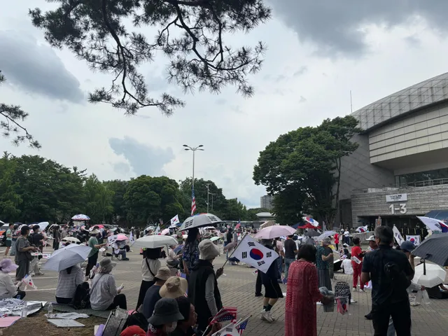 거리가 멀어 이제서야 올공에 다녀왔습니다
날이 무더움에도 불구하고 시민분들이 많이 나와계셔서
감사하면서도 죄송한 마음이 컸습니다.

날씨가 너무