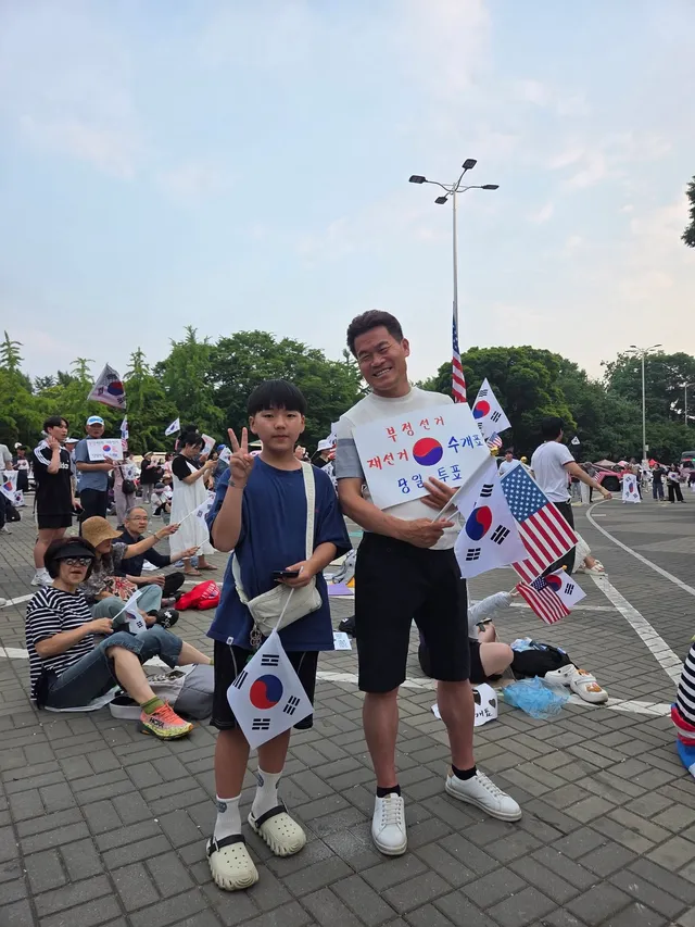 아이에게는 어떠한 색깔도 중요치 않고 살아갈 날에 대한 궁금증에 자신의 눈으로 세상을 보고 경험해보고 싶었던 마음인지. 를 시작으로 스레드에 올
