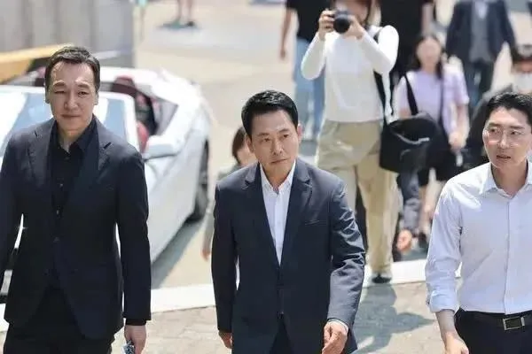 올공에서 국민들과 같이 재선거를 외치고 
공명선거를 위해 선거소청 넣고, 선관위 특검을 요구하며 

국민들과 함께 참정권요구를 지키신 분들…

