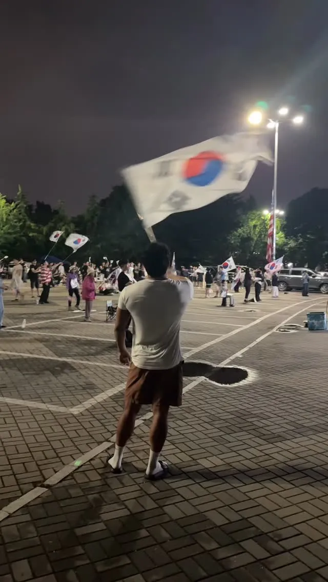 2026.06.23 24:20
사람 많을때 안가고
없을 밤에만 올공 멸공 출동