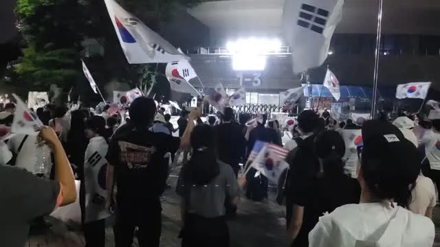 월요일이 가장 취약하다하여 퇴근 후 올공에 다녀왔다.

제발 외친다. "국민의 참정권은 좌/우 문제가 아니다."