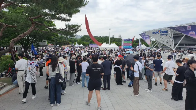 젊은 사람들에게만 맡길 것인가.
기성세대 686 다 나오세요.
있을 수 없는 일입니다
함성을 들어보세요