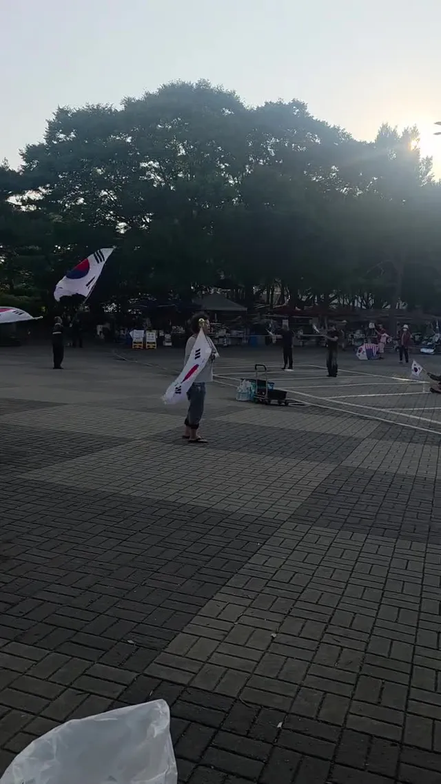 in 올공
실시간
우리가 지치지만 않는다면
반드시 이긴다